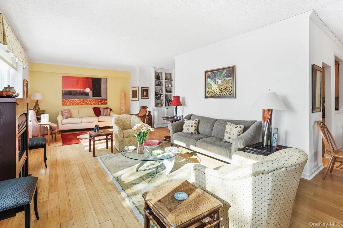 Photo of Unit 2E2 at 16 Rockledge Avenue