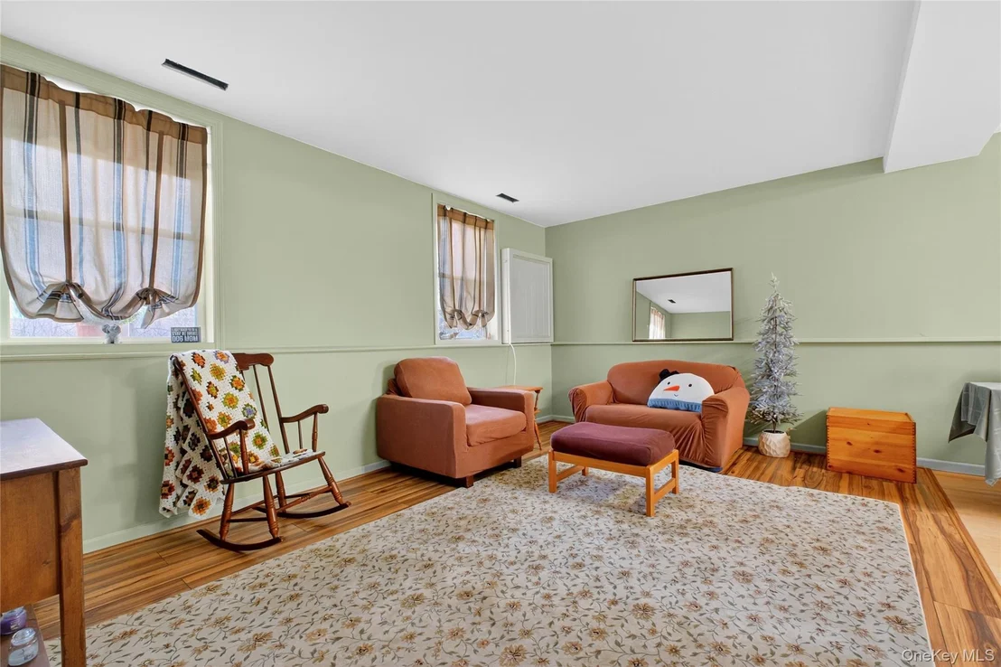 Photo of 387 Cornwall Hill Road