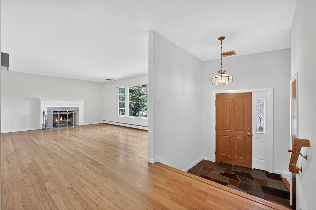 Photo of 21 Sunnycrest Road