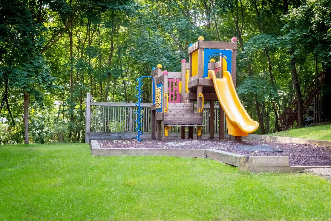 Photo of 52 Round Hill Road