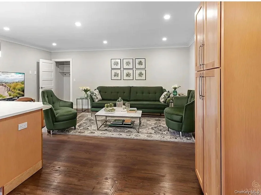 Photo of Unit 3D at 1133 Midland Avenue