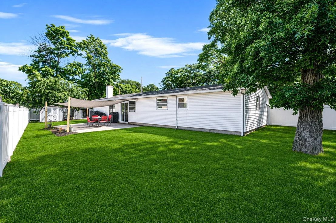 Photo of 100 Patchogue Holbrook Road