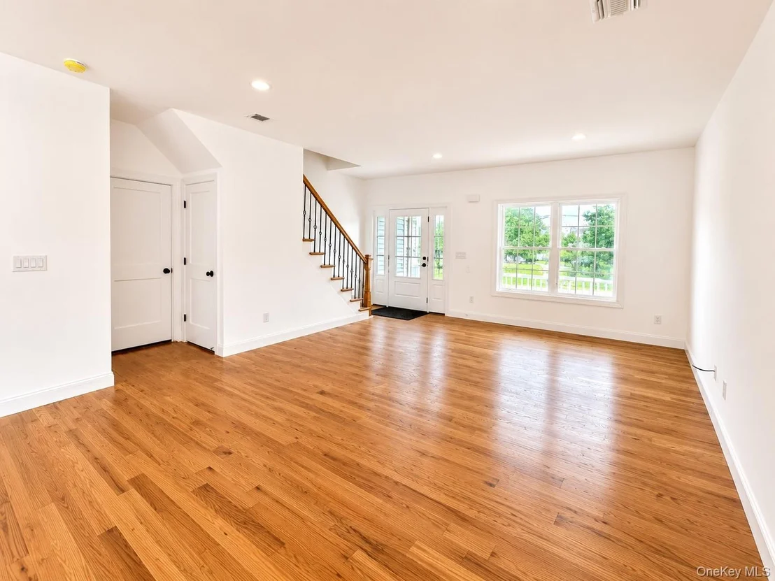 Photo of 7 Edgewater Drive