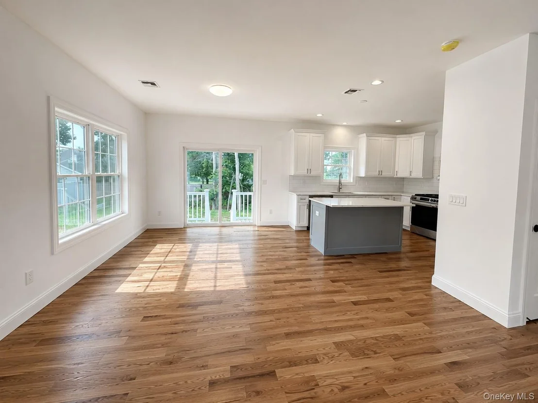 Photo of 7 Edgewater Drive