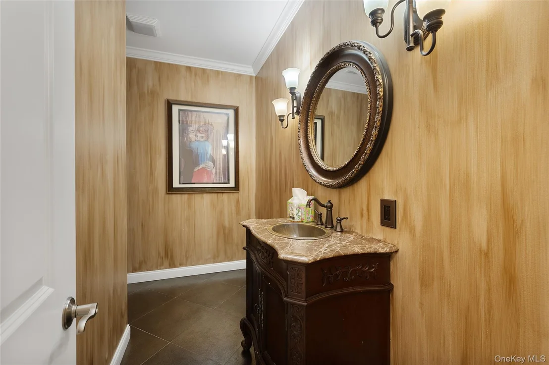 Photo of 65 W Bayberry Road