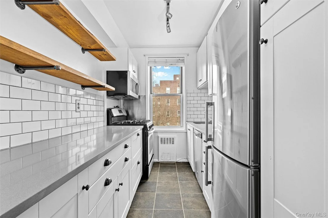 Photo of Unit 5A at 804 Bronx River Road