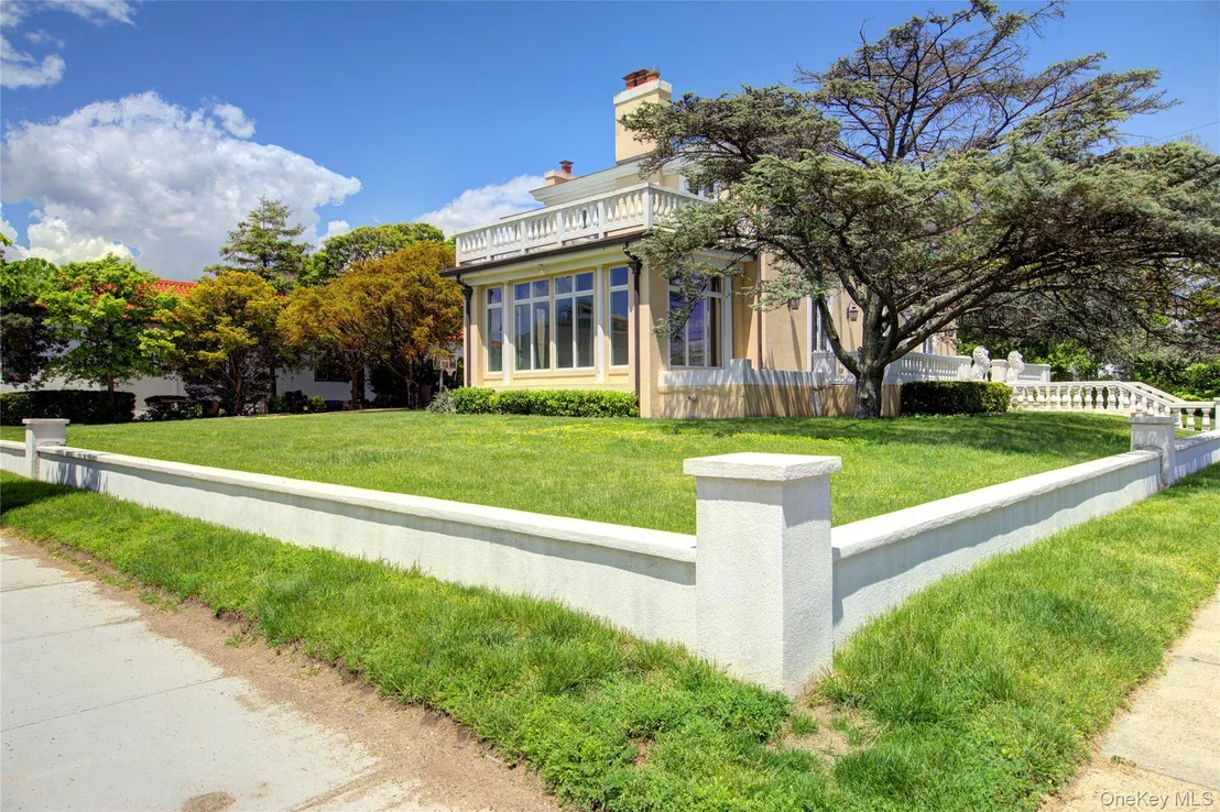 Photo of 159 Magnolia Boulevard