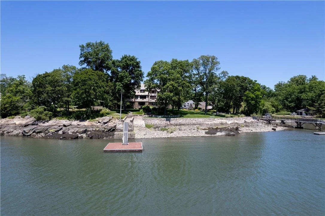 Photo of 6 Shore Road