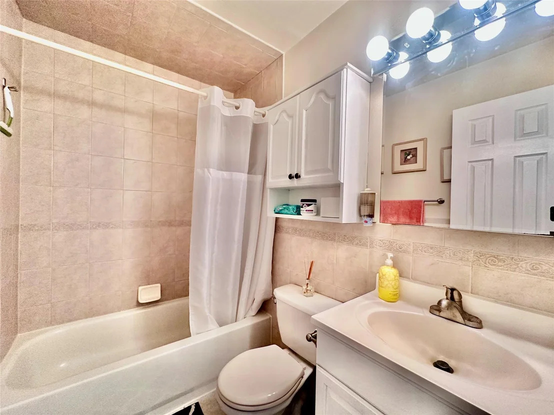 Photo of Unit 19B at 2449 Union Blvd