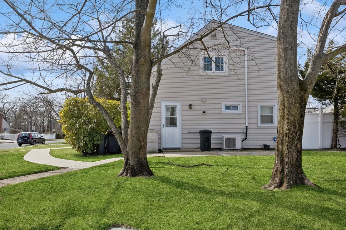 Photo of 108 Barnyard Lane