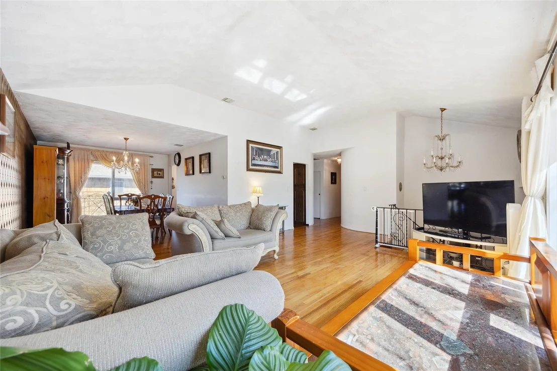 Photo of 132 Crescent Drive
