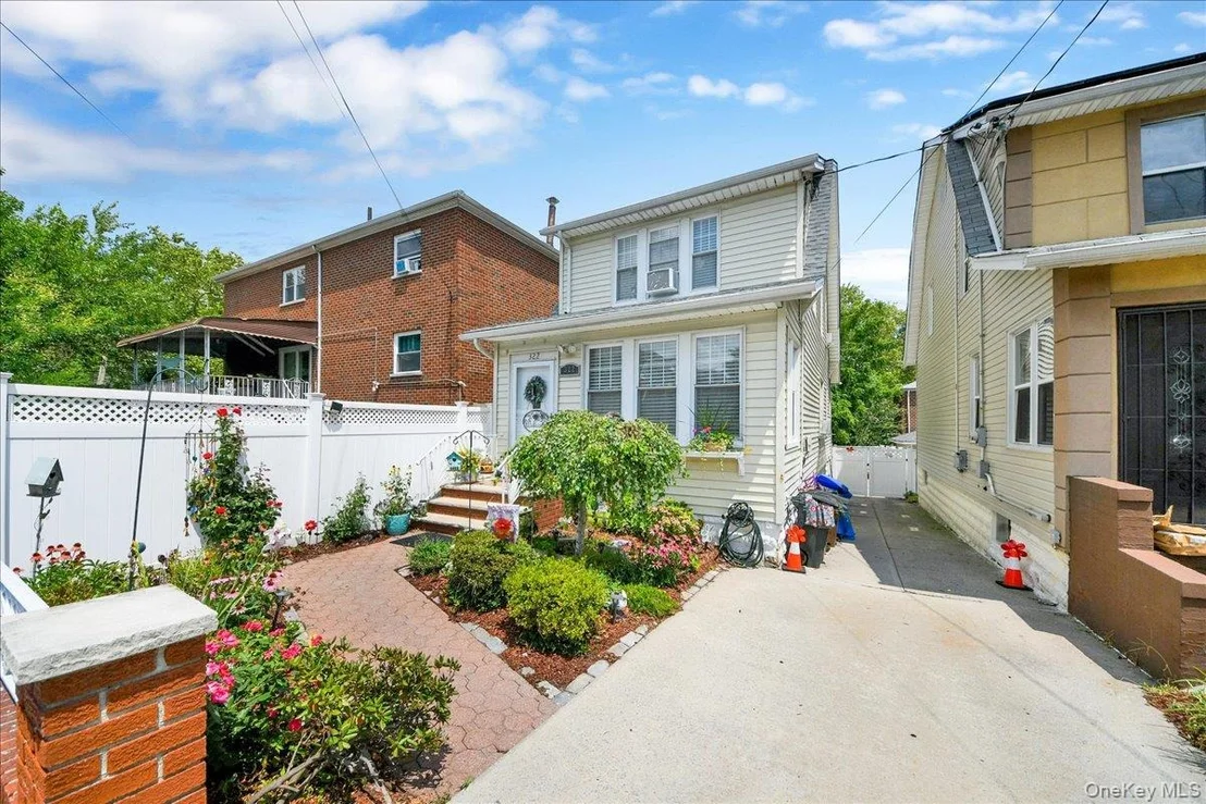 Photo of 322 Logan Avenue