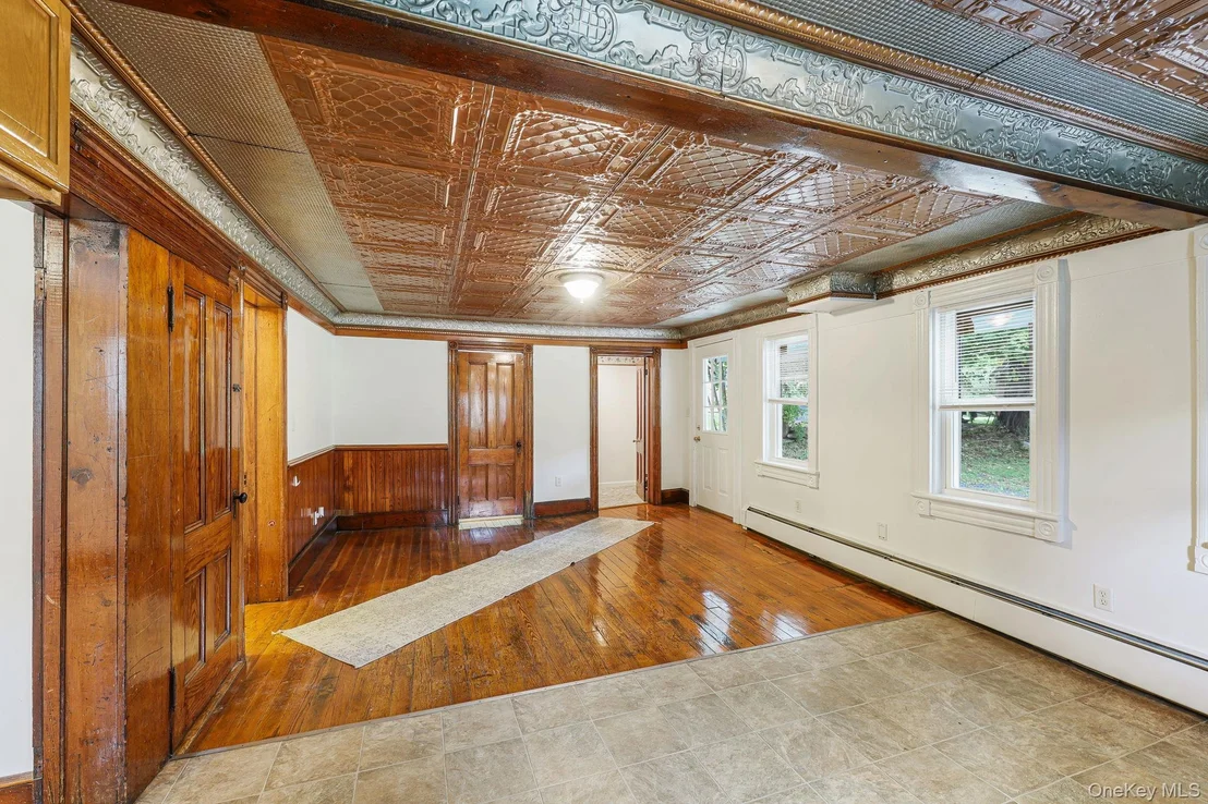 Photo of 708 Burlingham Road