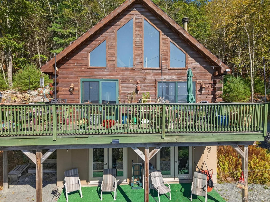 Photo of 129 Hallock Road