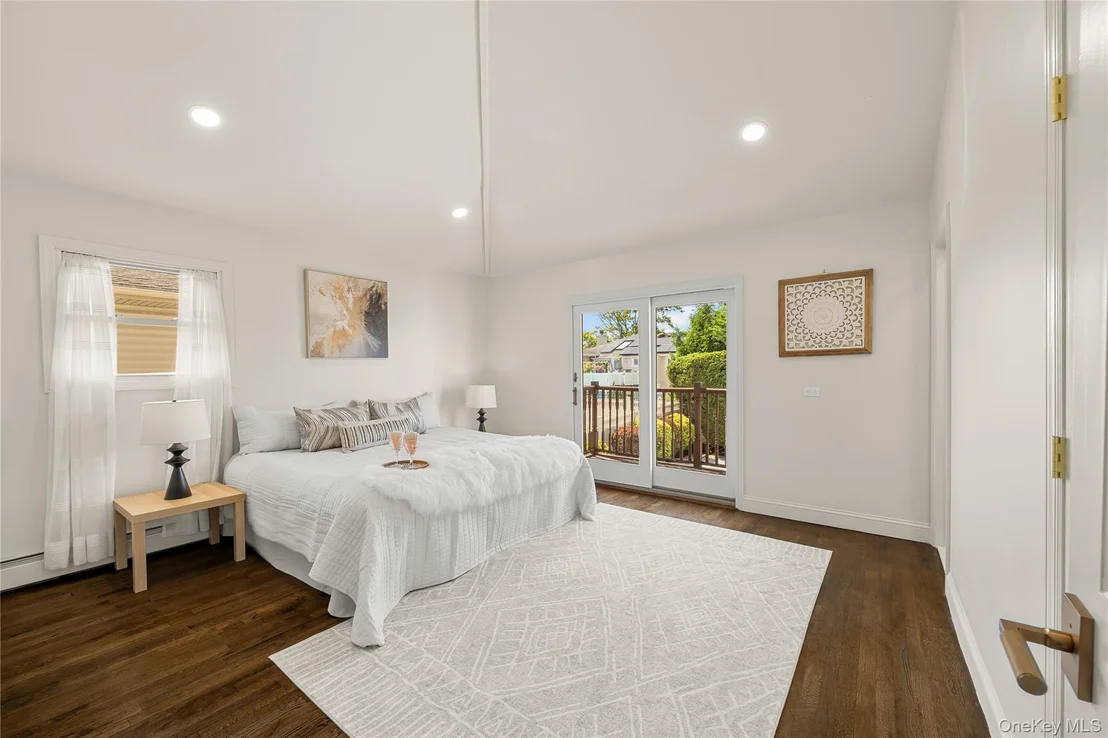 Photo of 3260 Shore Road