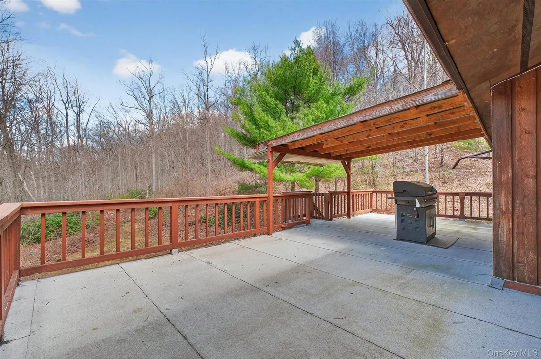 Photo of 31 Deer Ridge Road