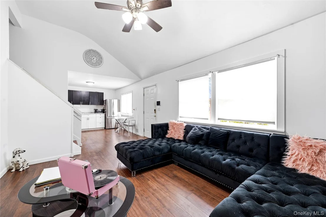 Photo of 949 Taylor Avenue