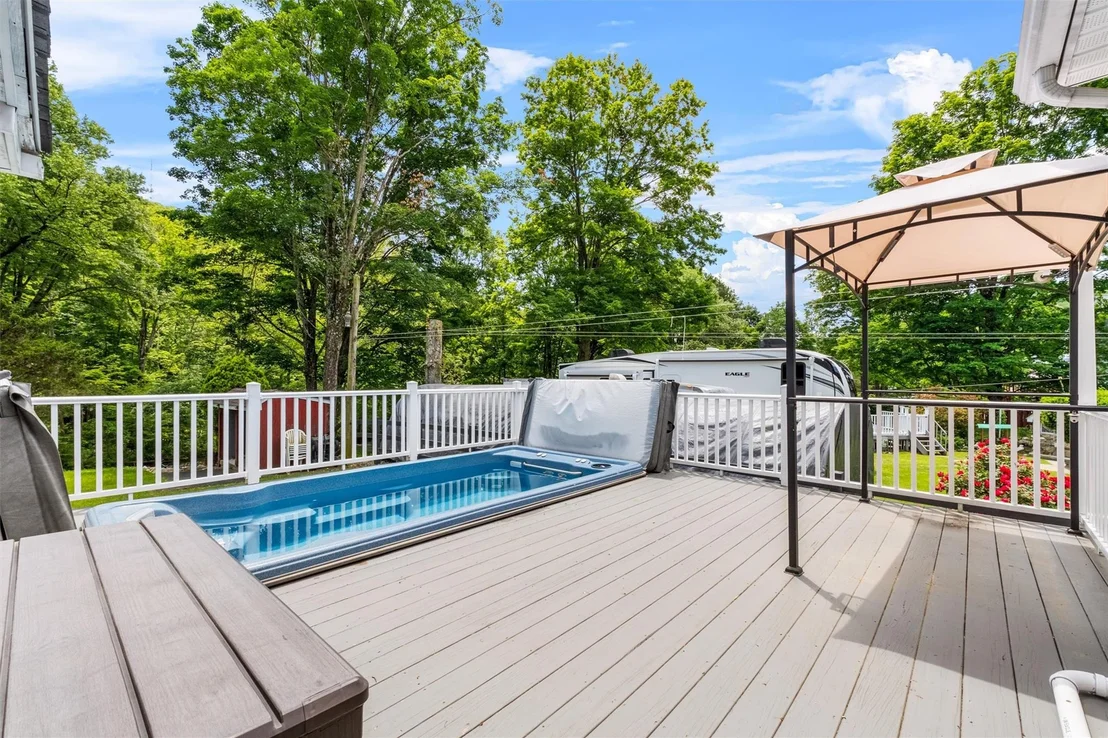 Photo of 440 Sprout Brook Road