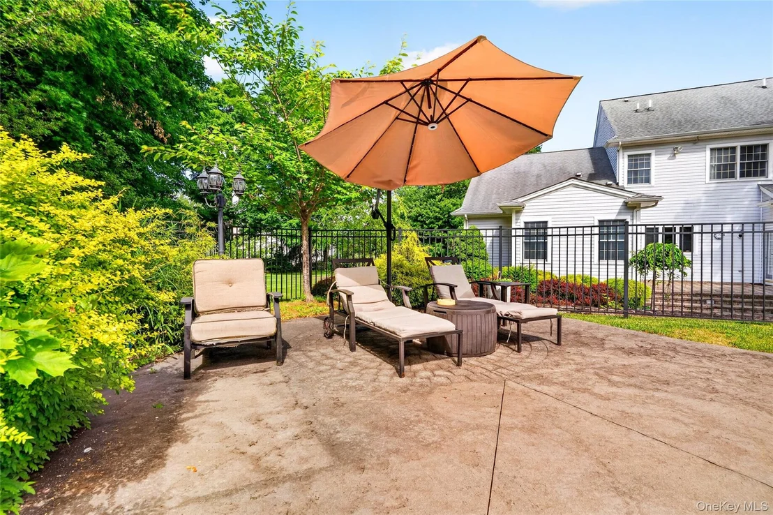 Photo of 12 Meadowview Lane