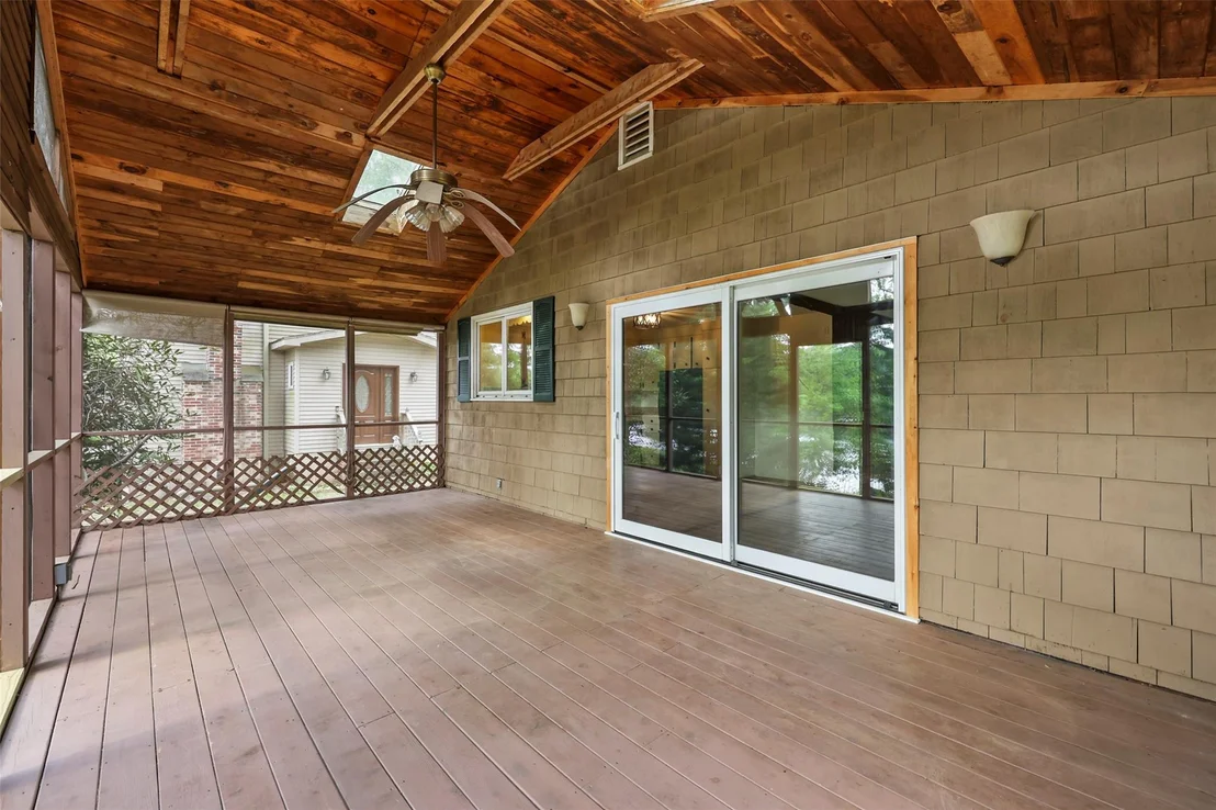 Photo of 1122 Lake View Road