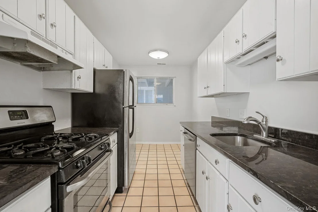 Photo of Unit H at 401 Commons Way