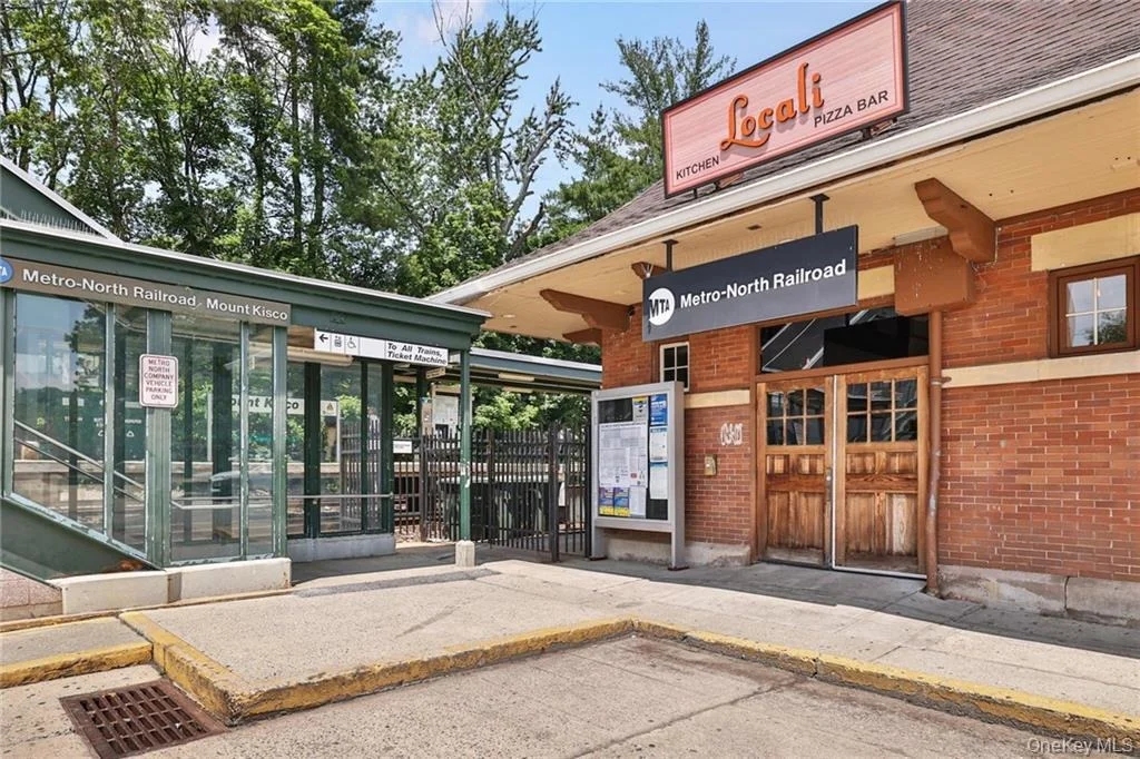 Photo of 1303 Regent Drive