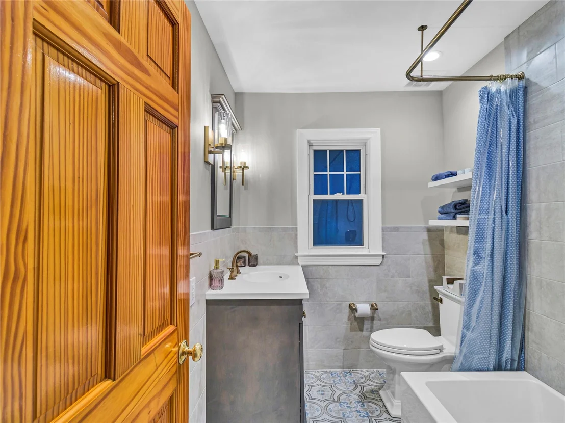 Photo of 108 Vincent Avenue