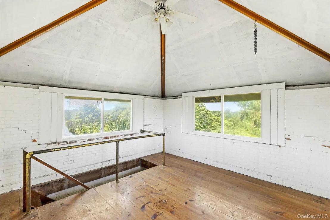 Photo of 880 W Mill Road