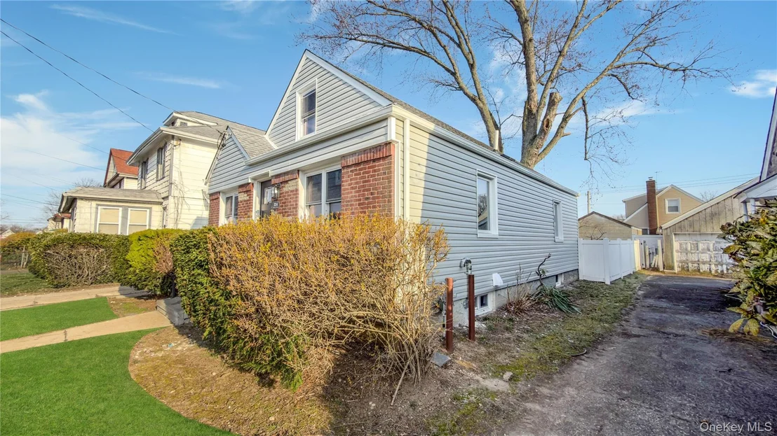 Photo of 224 Windsor Parkway