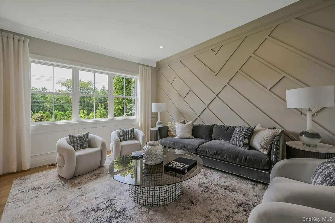 Photo of 107 Cedar Swamp Road