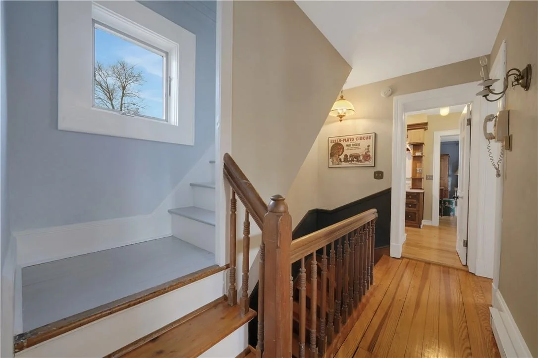 Photo of 323 Lakeside Road