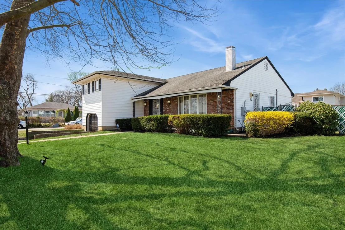 Photo of 256 Leaf Avenue