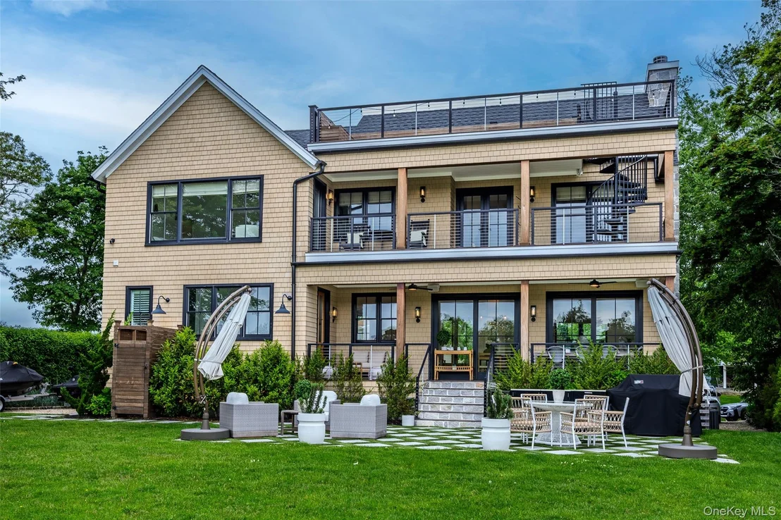 Photo of 405 Williamsburgh Drive