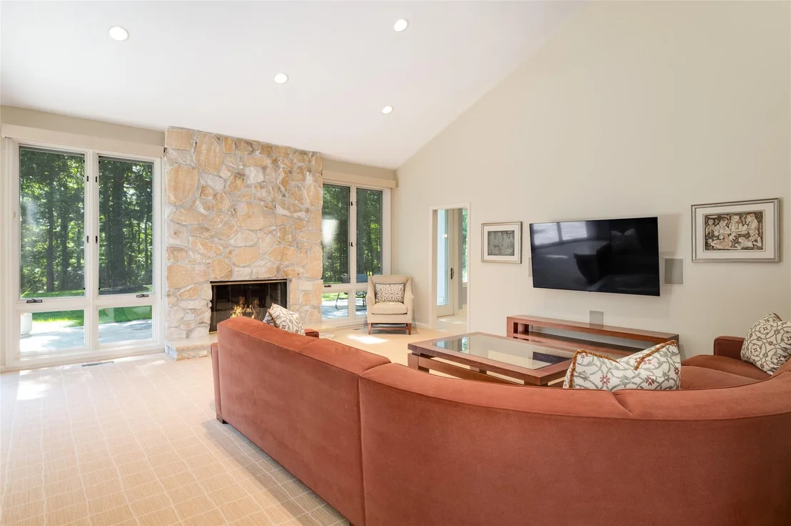 Photo of 10 Old Woods Drive
