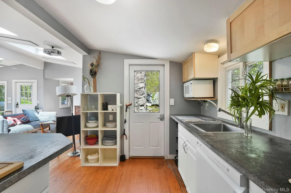 Photo of 44 Tompkins Road