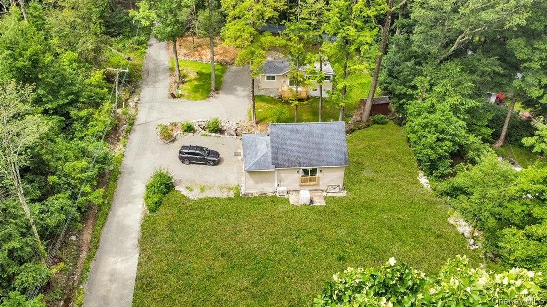 Photo of 8 Pioneer Trail