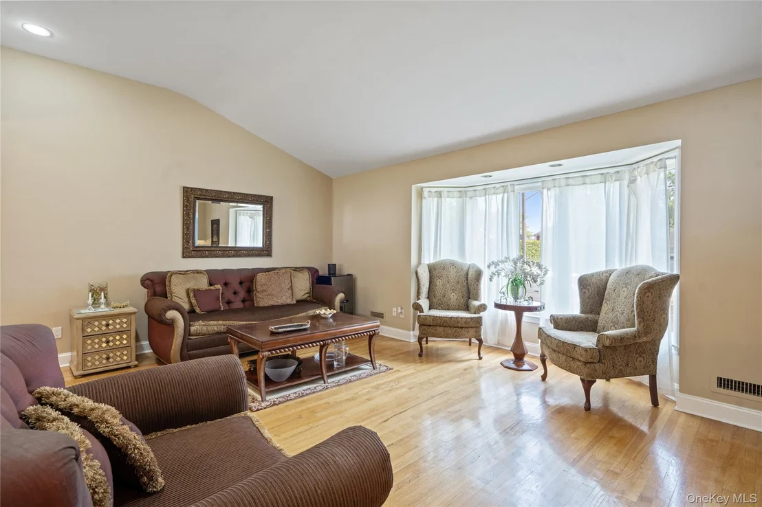 Photo of 46 Saratoga Drive
