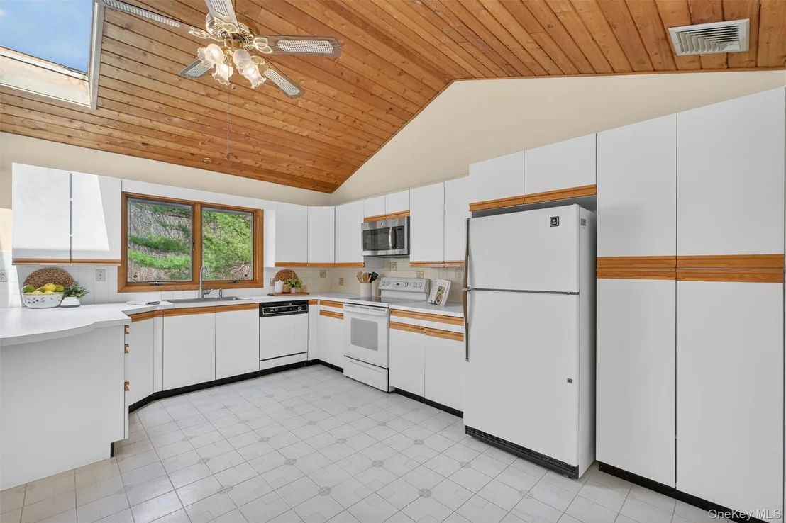 Photo of 31 Deer Ridge Road