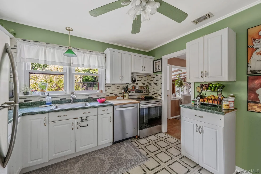 Photo of 891 Pondview Road