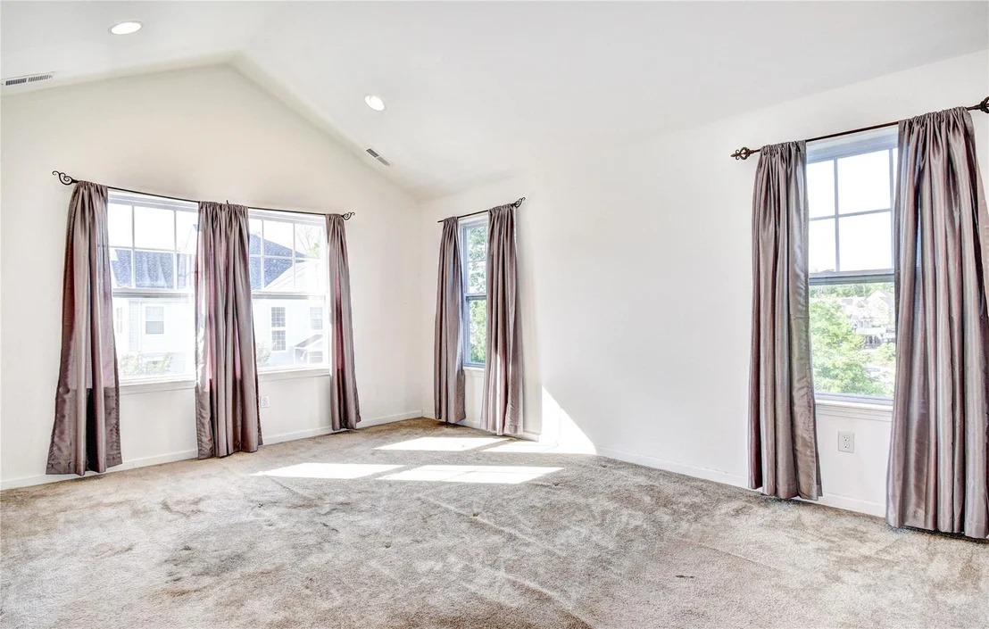 Photo of 1 Lindentree Lane