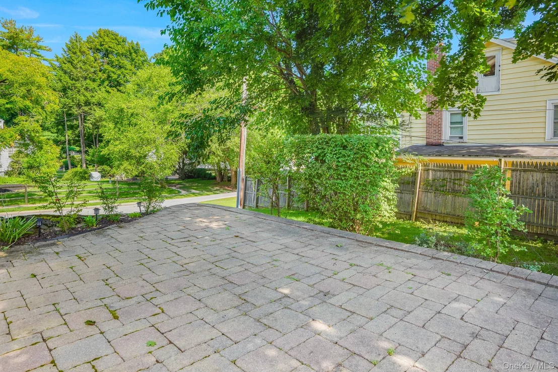 Photo of 170 Hooker Avenue