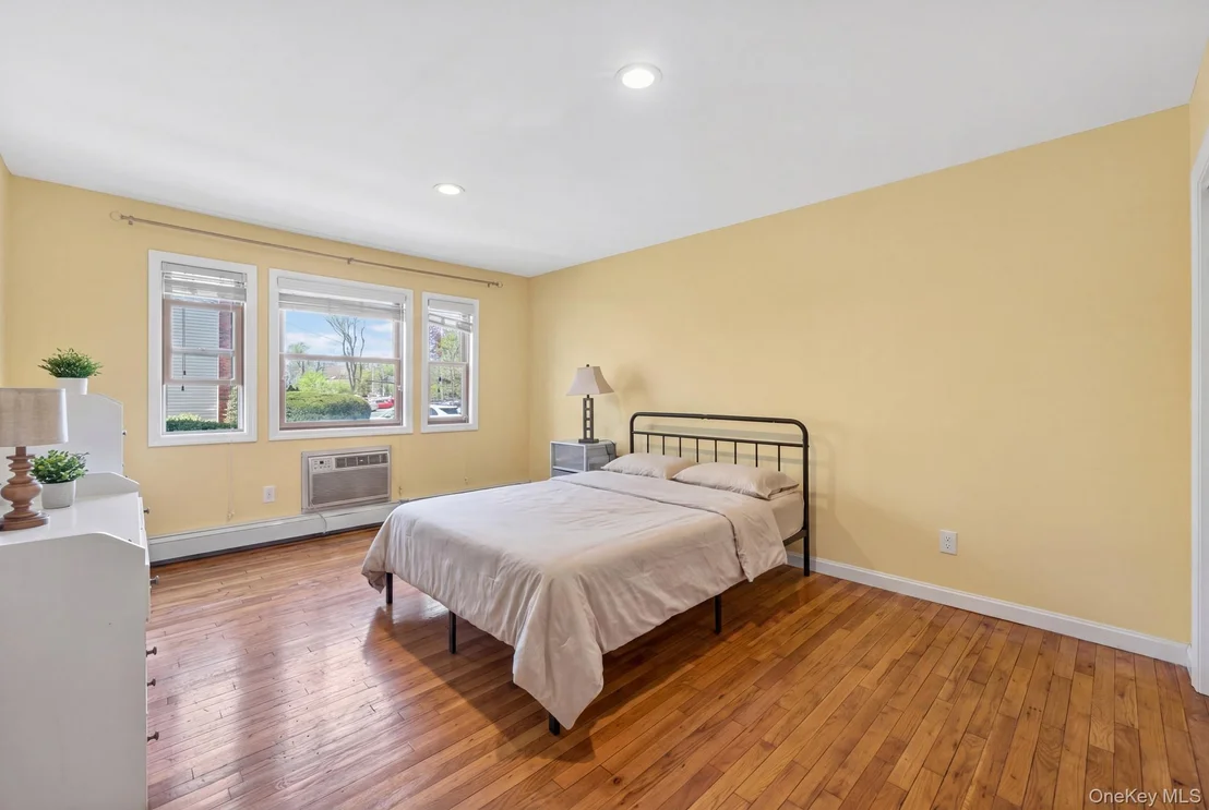 Photo of Unit 32A at 2453 Union  Blvd