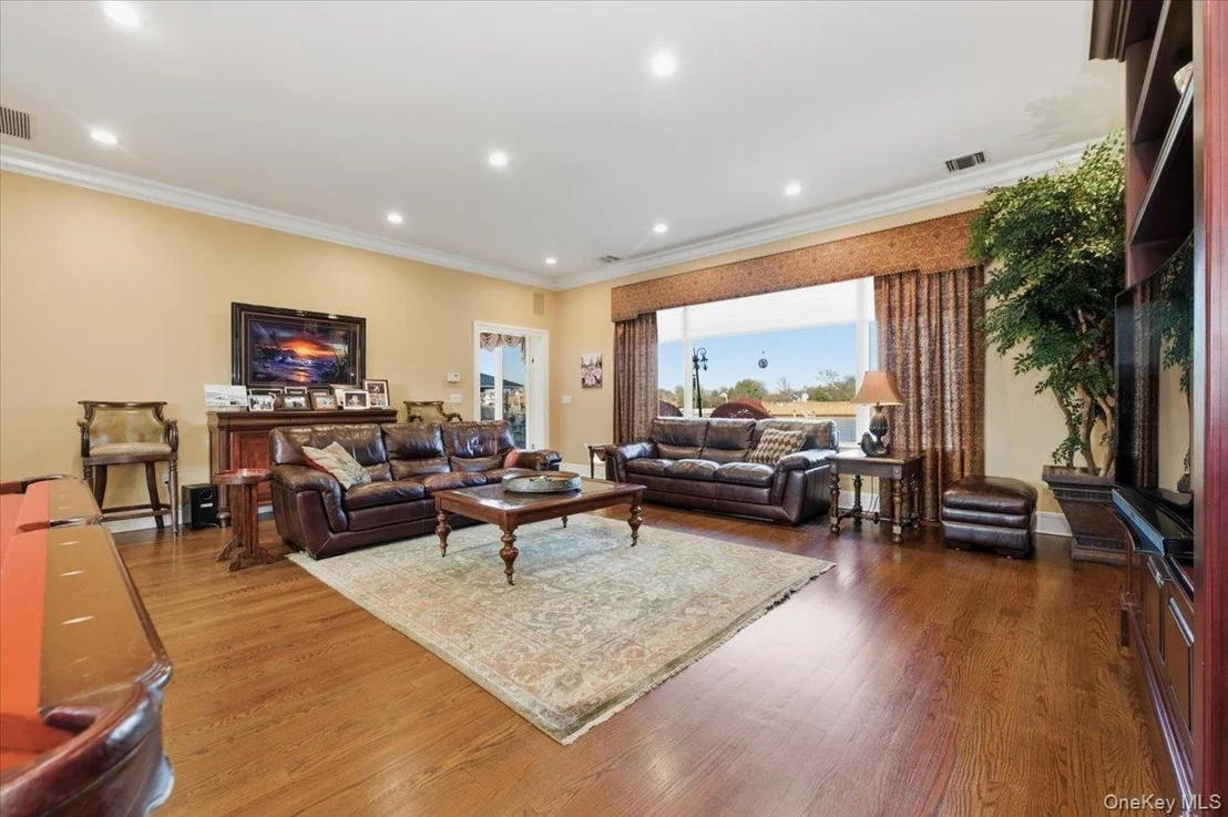 Photo of 165 Peninsula Drive