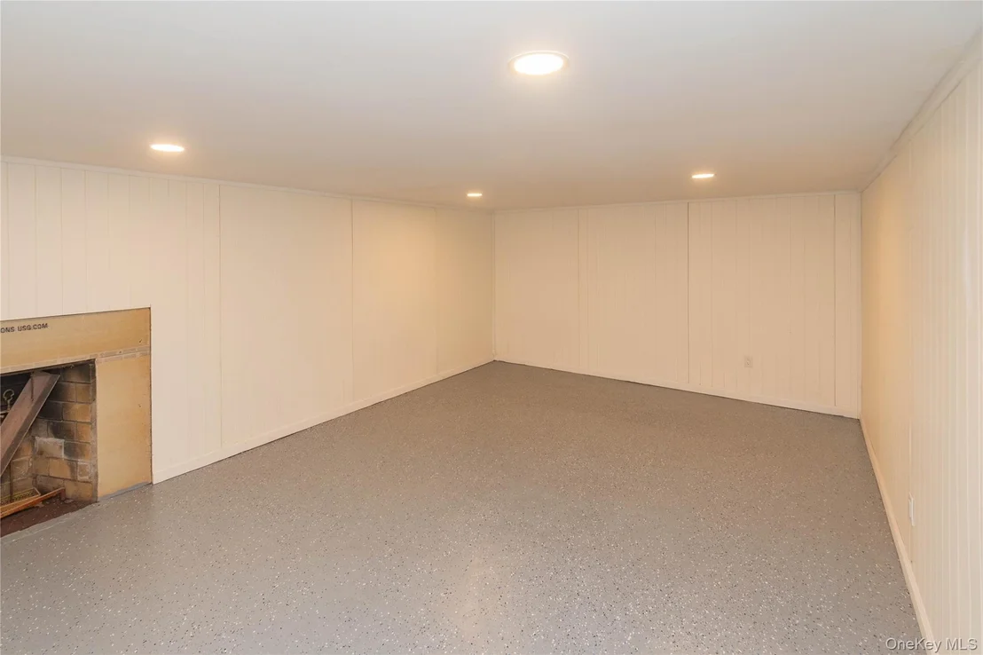 Photo of 325 Hooker Avenue