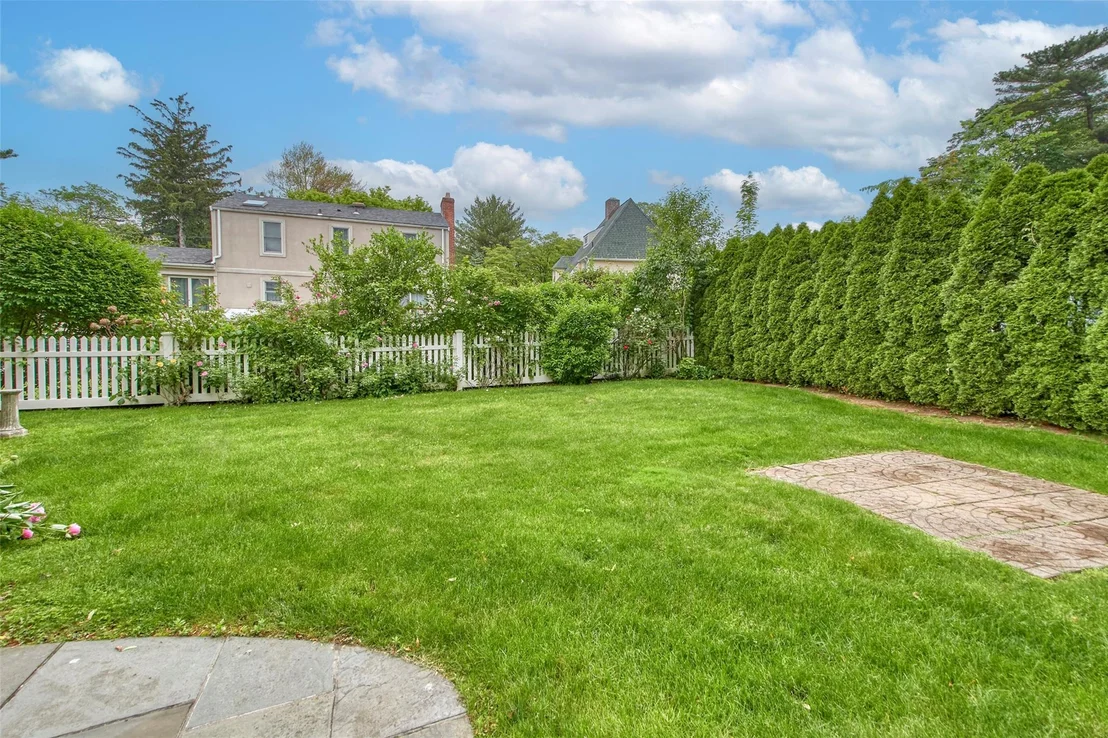 Photo of 37 Myrtle Boulevard