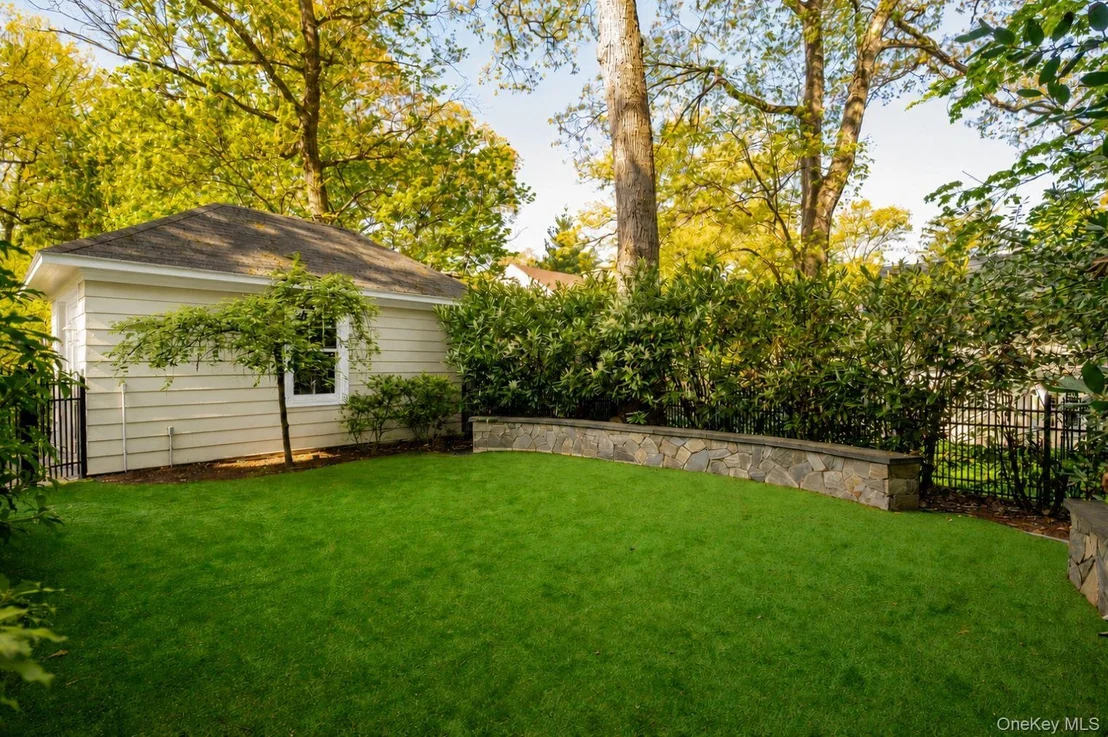 Photo of 33 Young Avenue