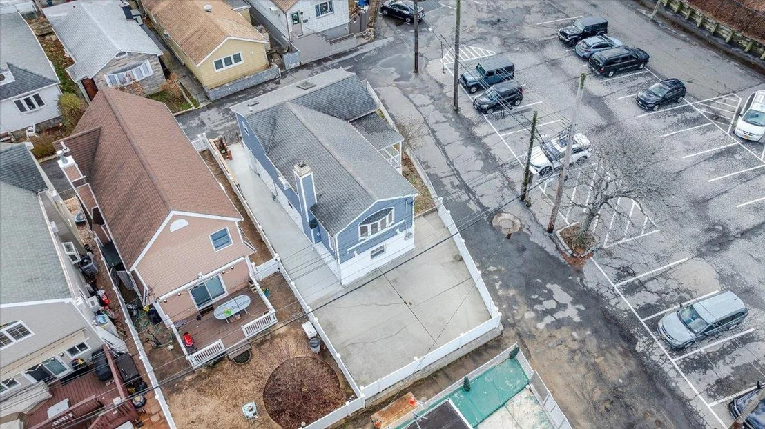 Photo of Unit D at 46 Edgewater Park