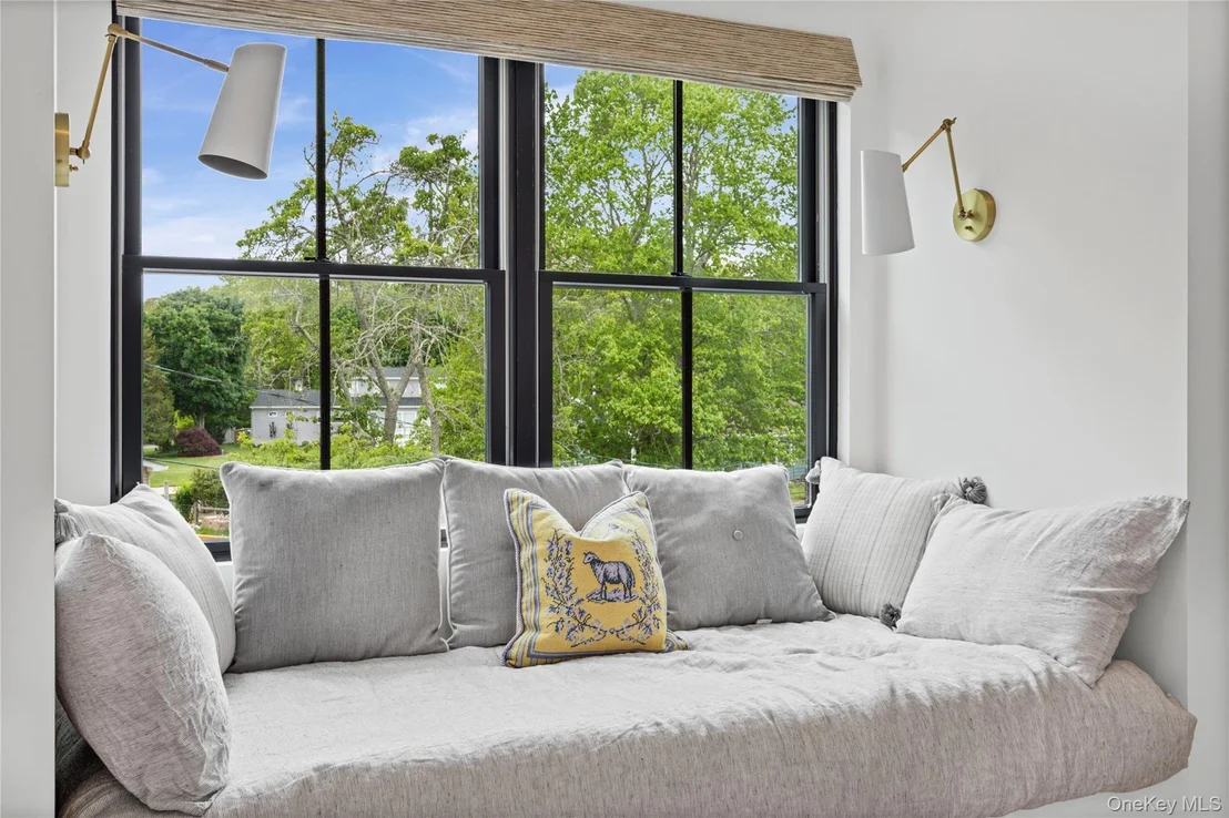 Photo of 405 Williamsburgh Drive