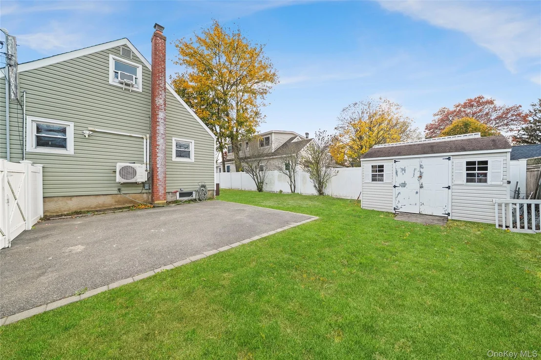 Photo of 32 Beachwood Drive