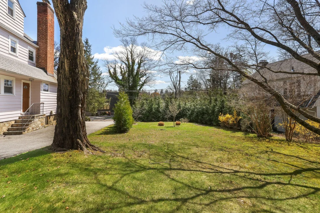 Photo of 1235 Post Road